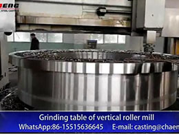 Vertical mill grinding table