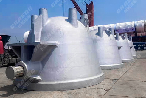 What precautions should be taken during the smelting and casting of slag pots in a large steel found